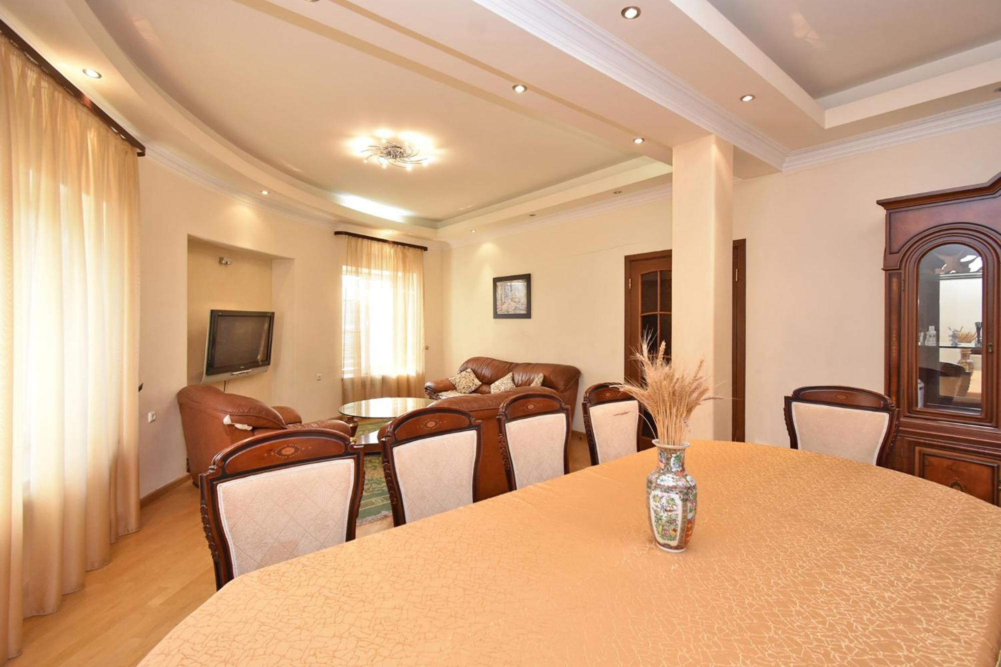 Amigo Guest Hostel เยเรวาน ภายนอก รูปภาพ